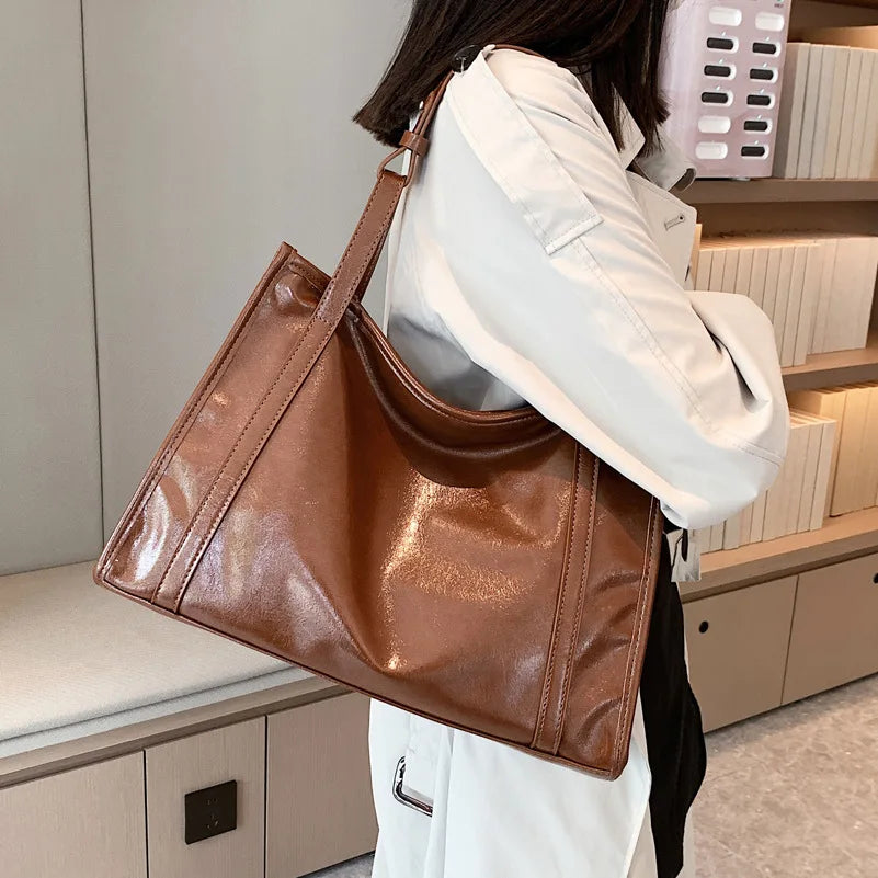 2022 Women's Large Capacity Shoulder Bag Casual Messenger Bag Retro Handbag