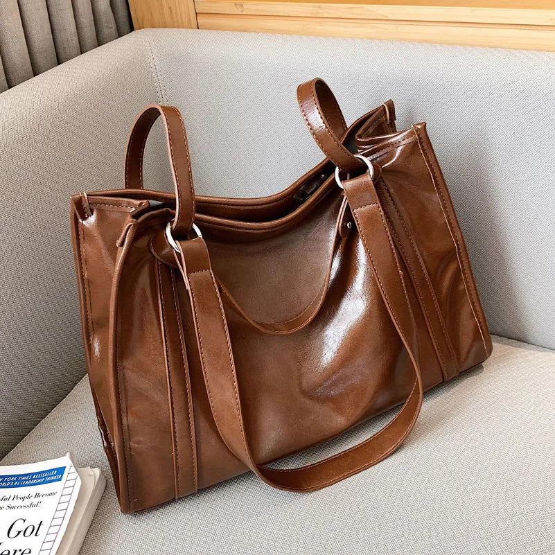 2022 Women's Large Capacity Shoulder Bag Casual Messenger Bag Retro Handbag