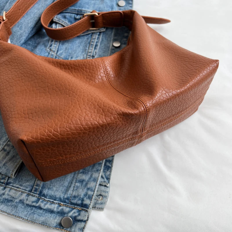 Fashionable Shoulder Bags with Adjustable Strap and Big Pockets