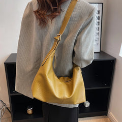 Fashionable Shoulder Bags with Adjustable Strap and Big Pockets