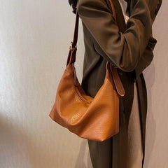 Fashionable Shoulder Bags with Adjustable Strap and Big Pockets