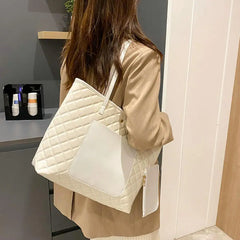 Plaid Shoulder Bag with Thick Chain