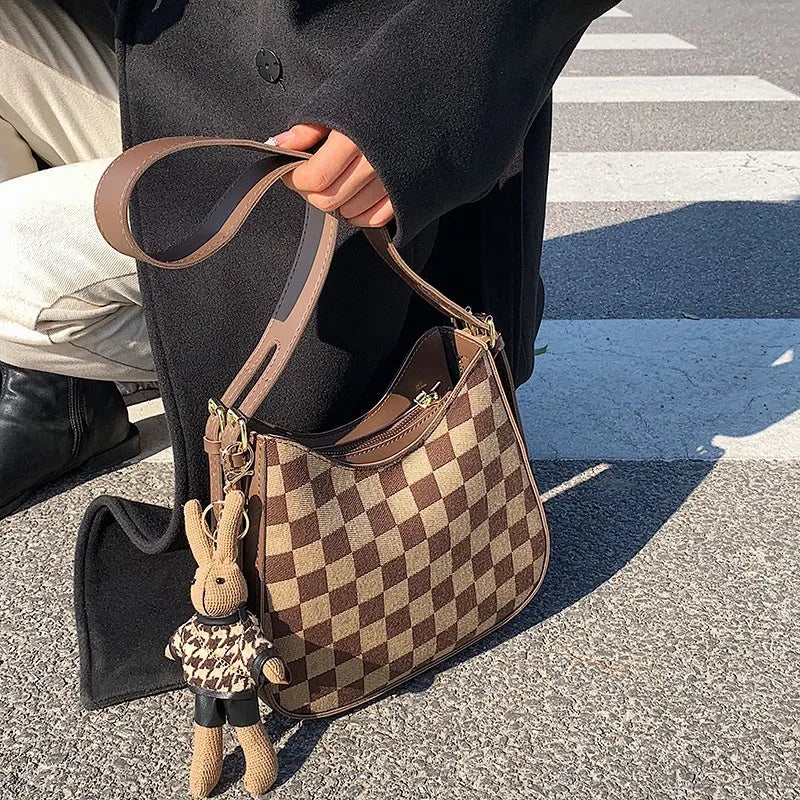 2023 Fashion Ladies Shoulder Bag Retro Plaid Saddle Bag