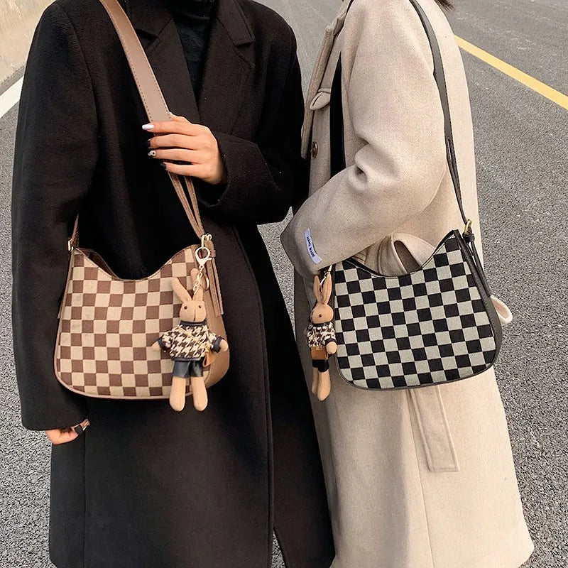 2023 Fashion Ladies Shoulder Bag Retro Plaid Saddle Bag