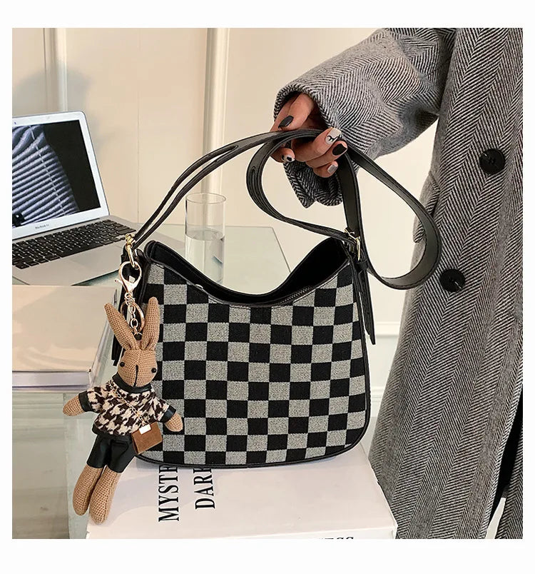 2023 Fashion Ladies Shoulder Bag Retro Plaid Saddle Bag
