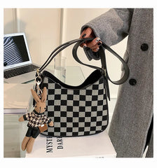 2023 Fashion Ladies Shoulder Bag Retro Plaid Saddle Bag
