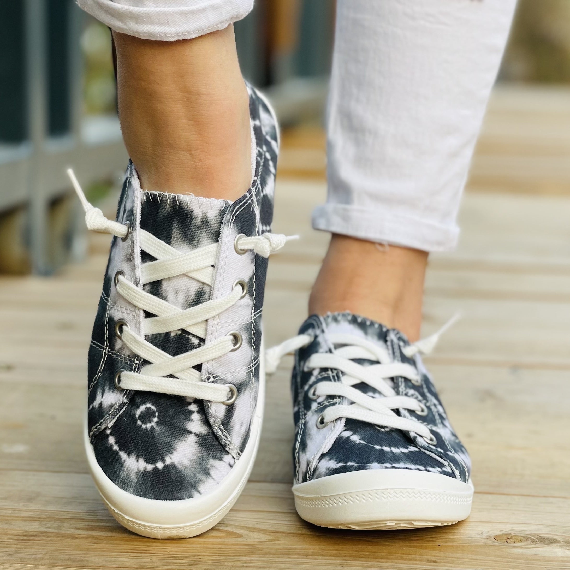Women's Tie Dye Canvas Shoes Lace Up Low Top Lightweight Sneakers