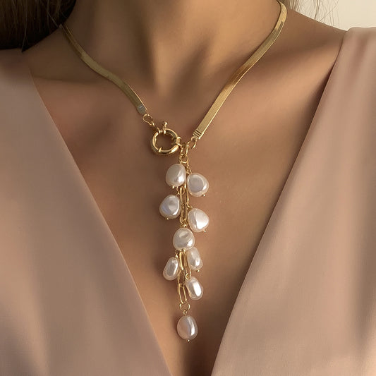 Elegant Faux Pearl Pendant Necklace