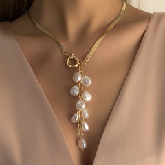 Elegant Faux Pearl Pendant Necklace