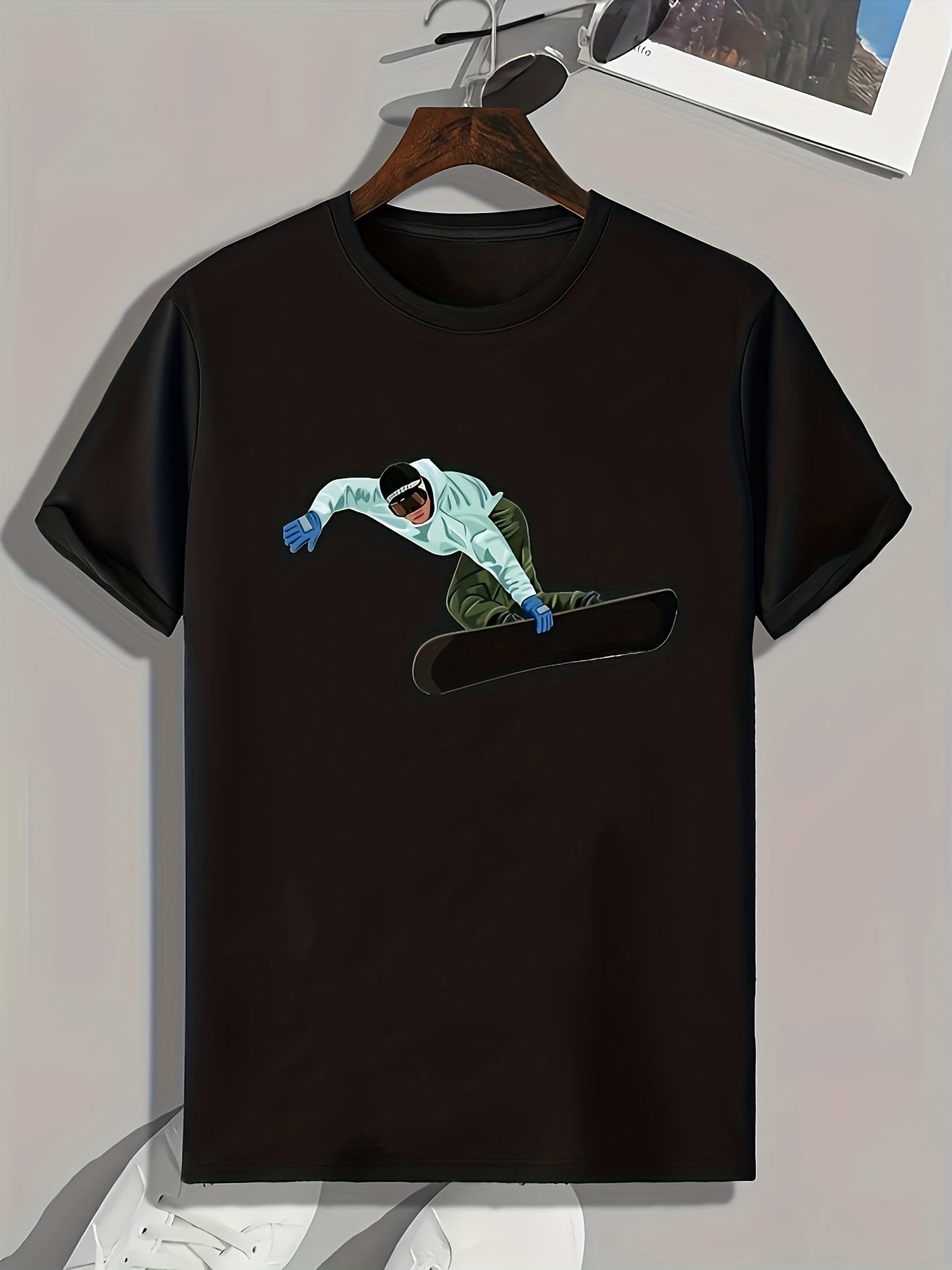 Skiing Pattern Print Graphic Tee Men's Sports T-shirt