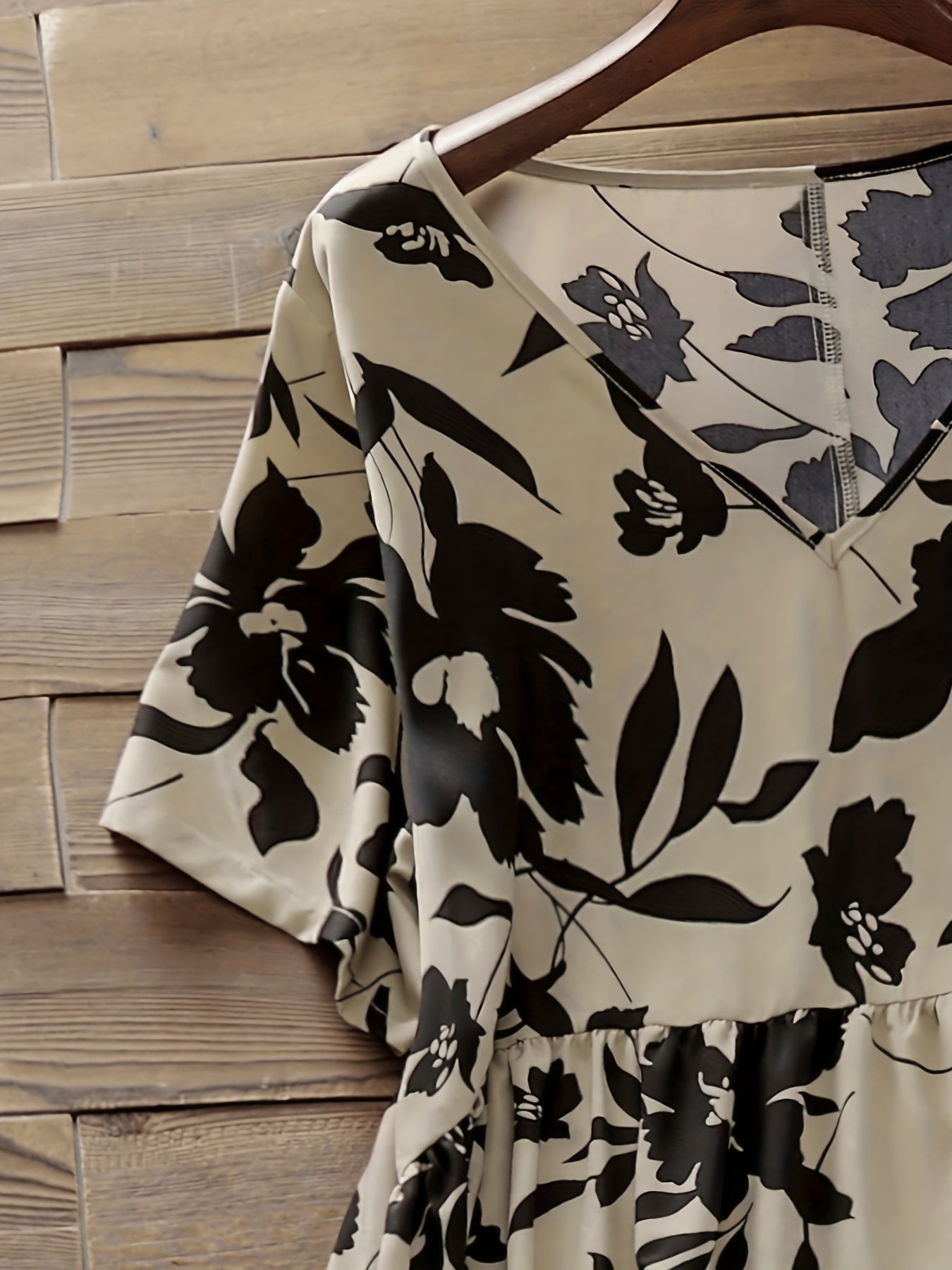 Women's Plus Floral Print V Neck Stretch Dress With Pockets