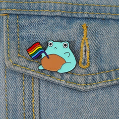 Frog Pattern Brooch with Colorful Flag Electroplating Pin