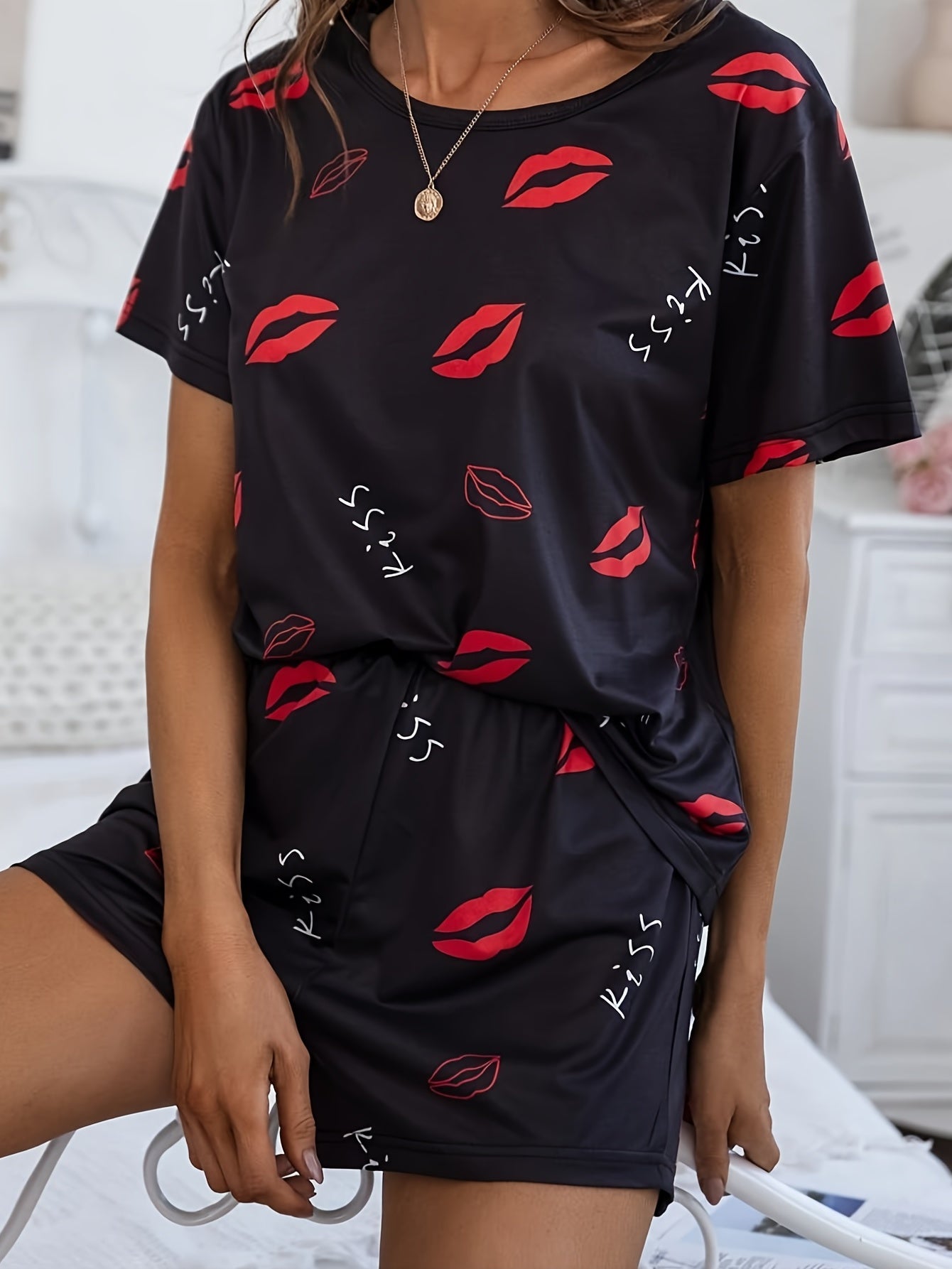 Letter Print Pajamas Set Short Sleeve Crew Neck Top & Shorts Women's Sleepwear