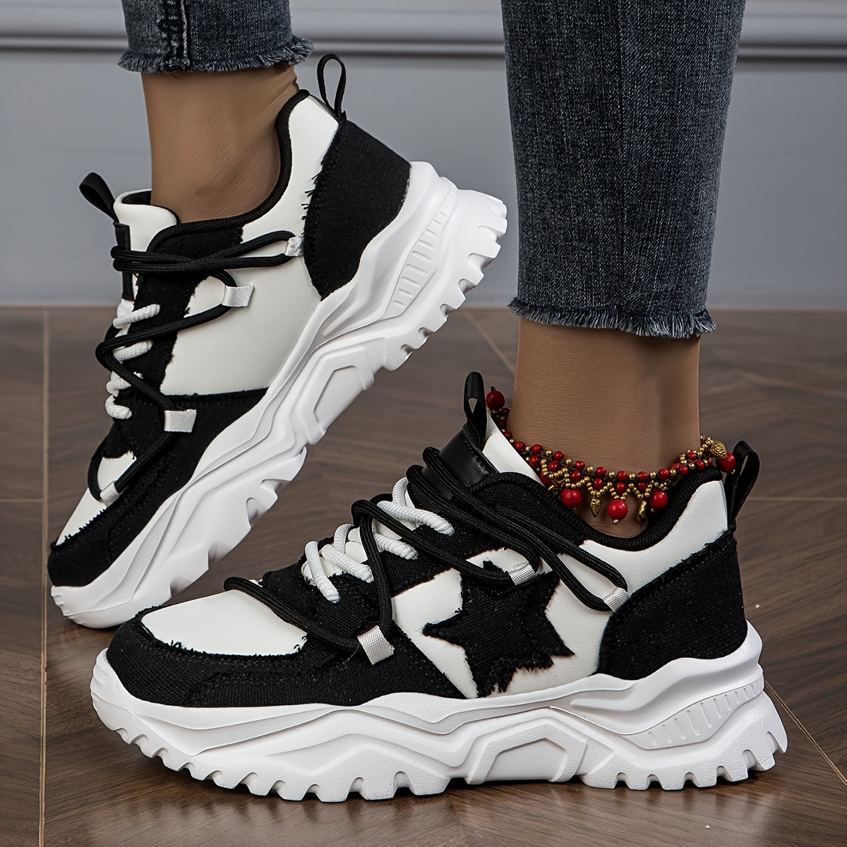 Women's Star Pattern Platform Sneakers Lace Up Outdoor Shoes