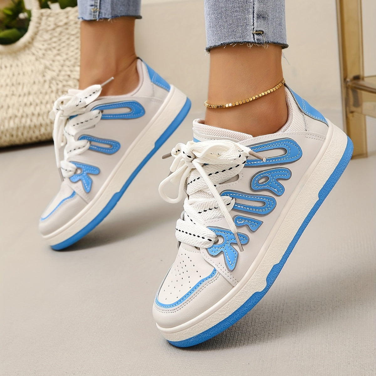 Women's Letter Patched Skate Shoes Lace Up Non slip Platform Sneakers