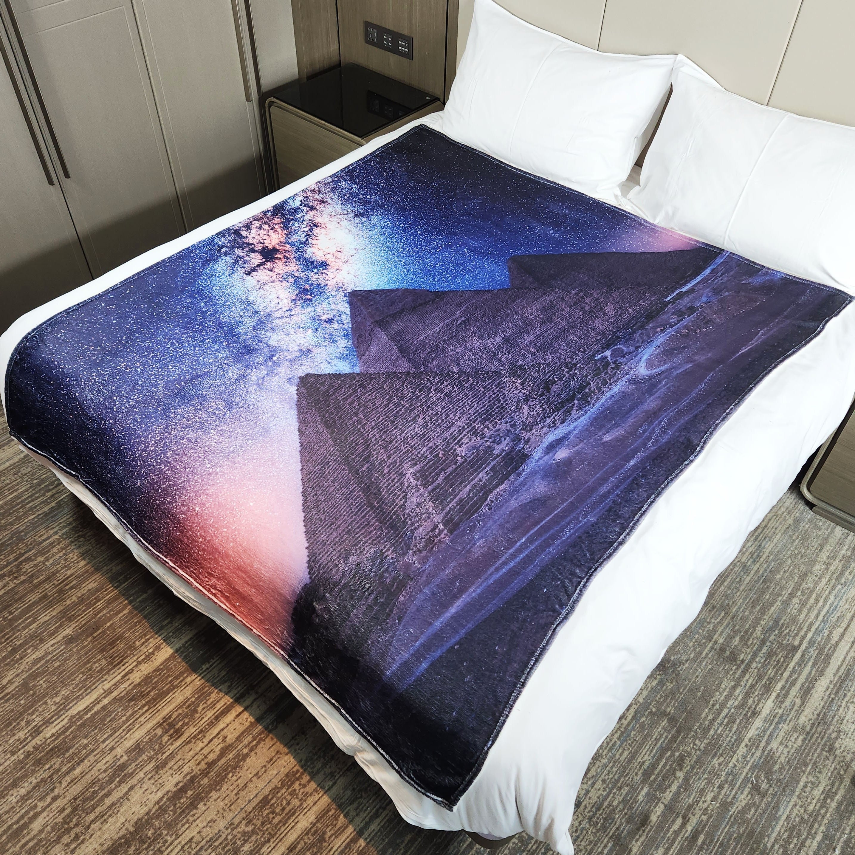 Egyptian Pyramid Pattern Flannel Blanket Soft Warm Throw Home Camping Office