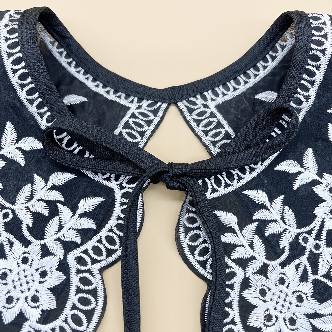Embroidery Tie up Shoulder False Collar Classic Beauty Dickey Collar