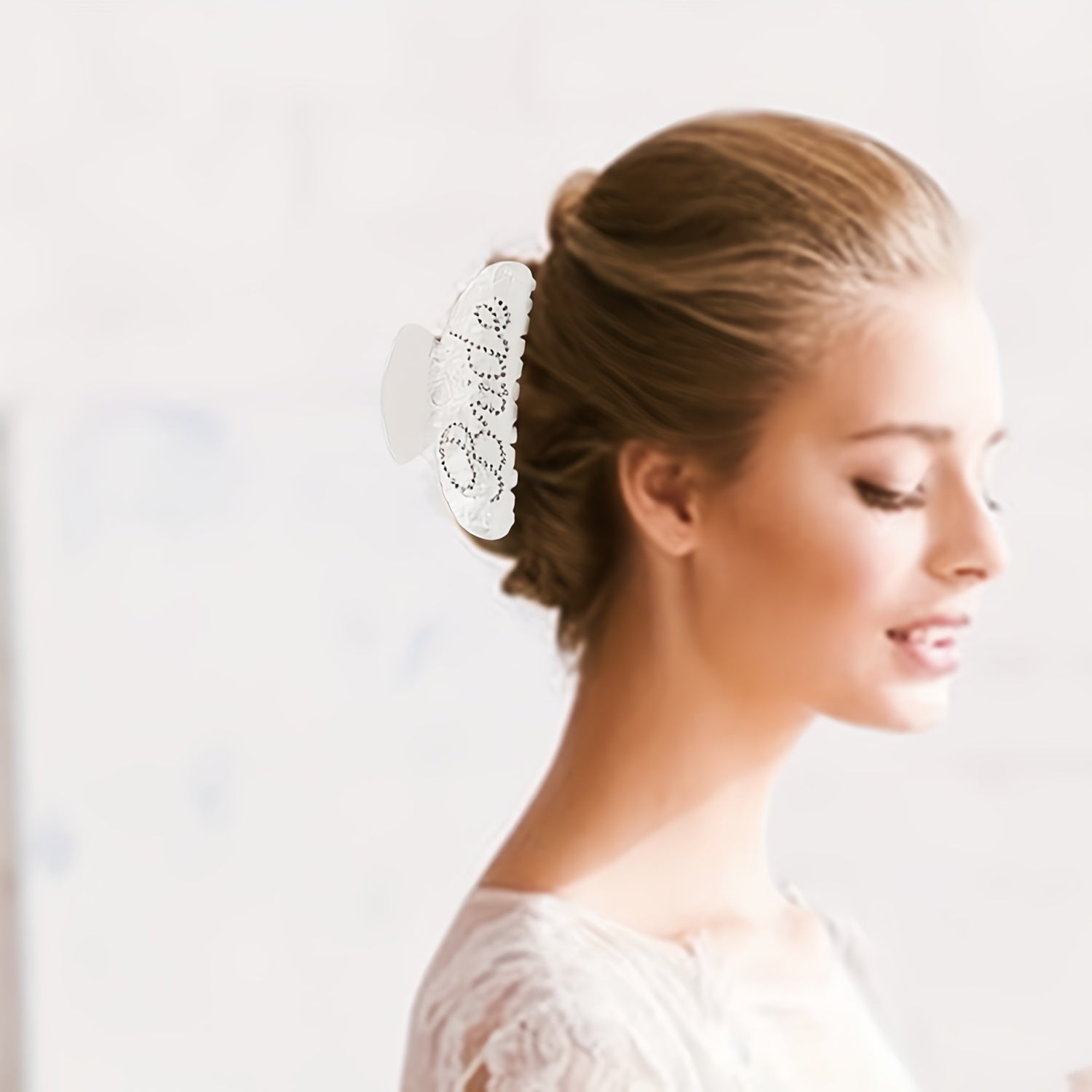Acrylic Bridal Hair Claw Clip With Rhinestone Bride Sign Hair Accessory