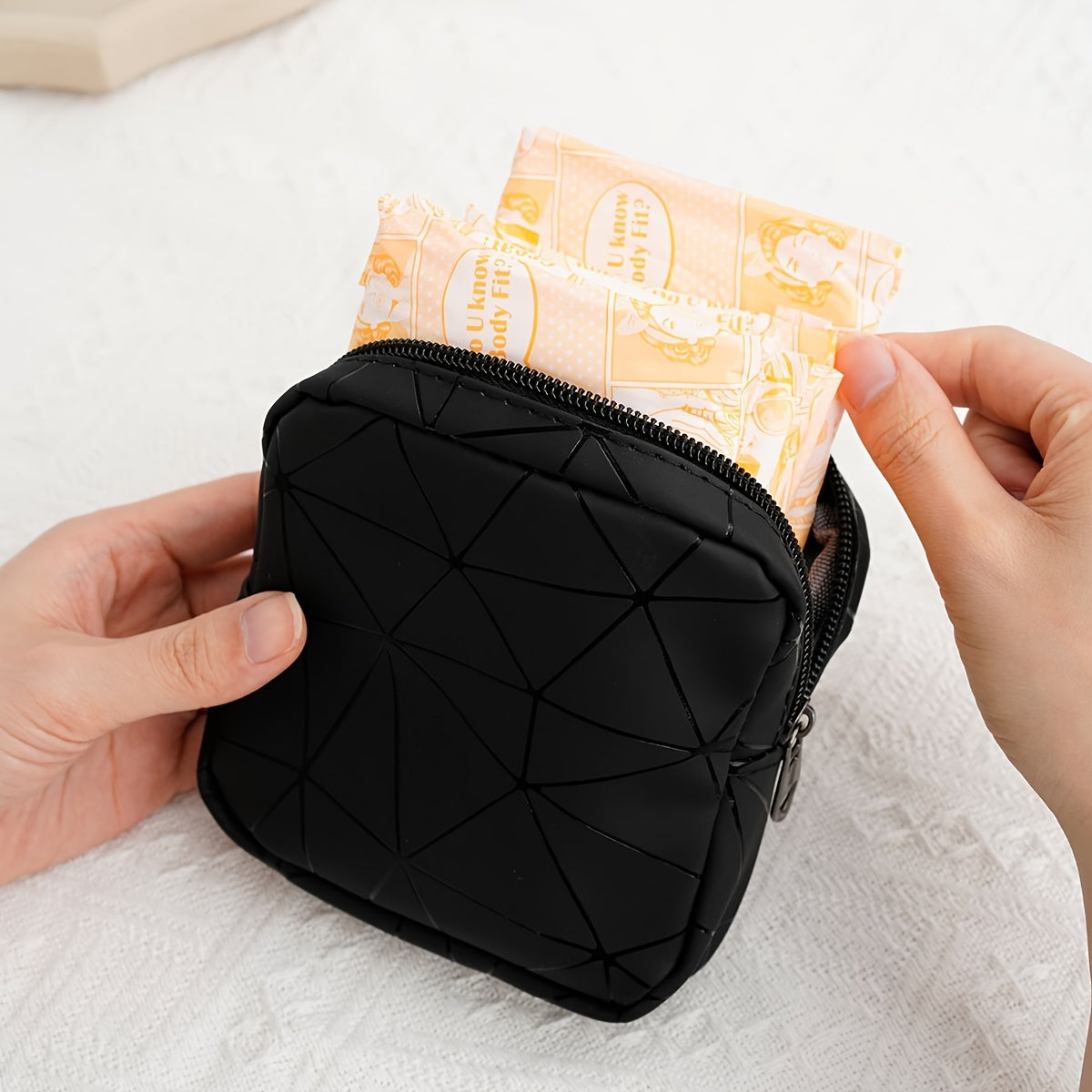Geometric Pattern Sanitary Napkin Storage Bag Portable Carry On Pouch