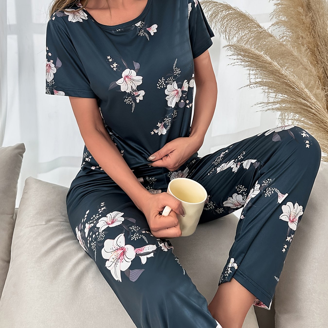 Floral Print Pajama Set Short Sleeve Crew Neck Top & Elastic Waistband Pants
