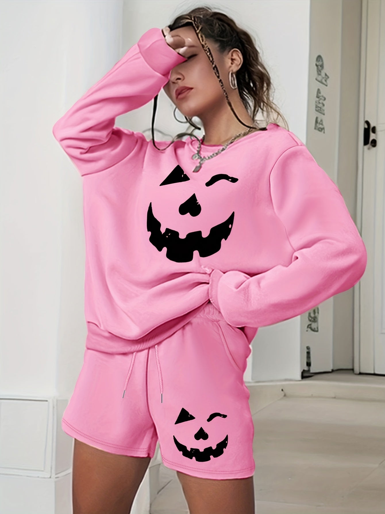 Plus Size Women's Ghost Face Print Sweatshirt & Shorts Outfit Set