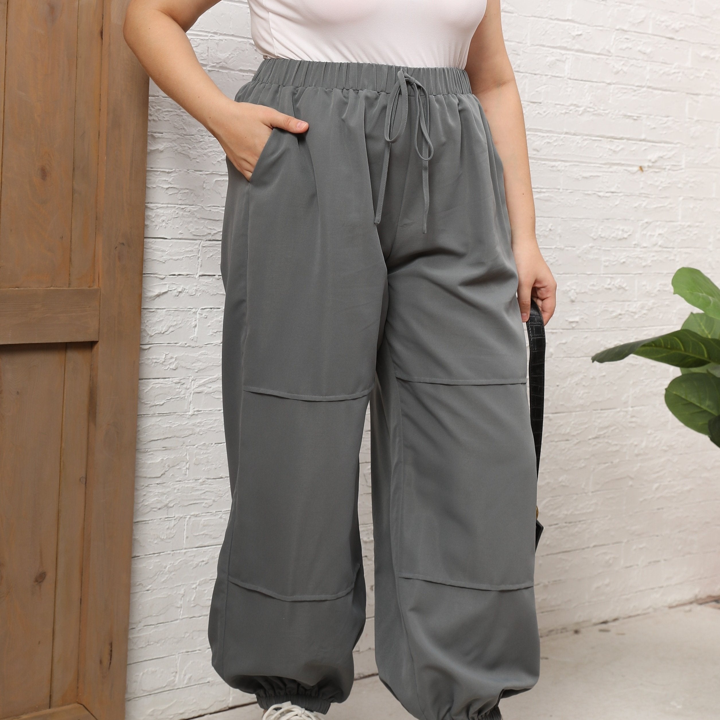  Women's Elastic Loose Fit Cargo Pants