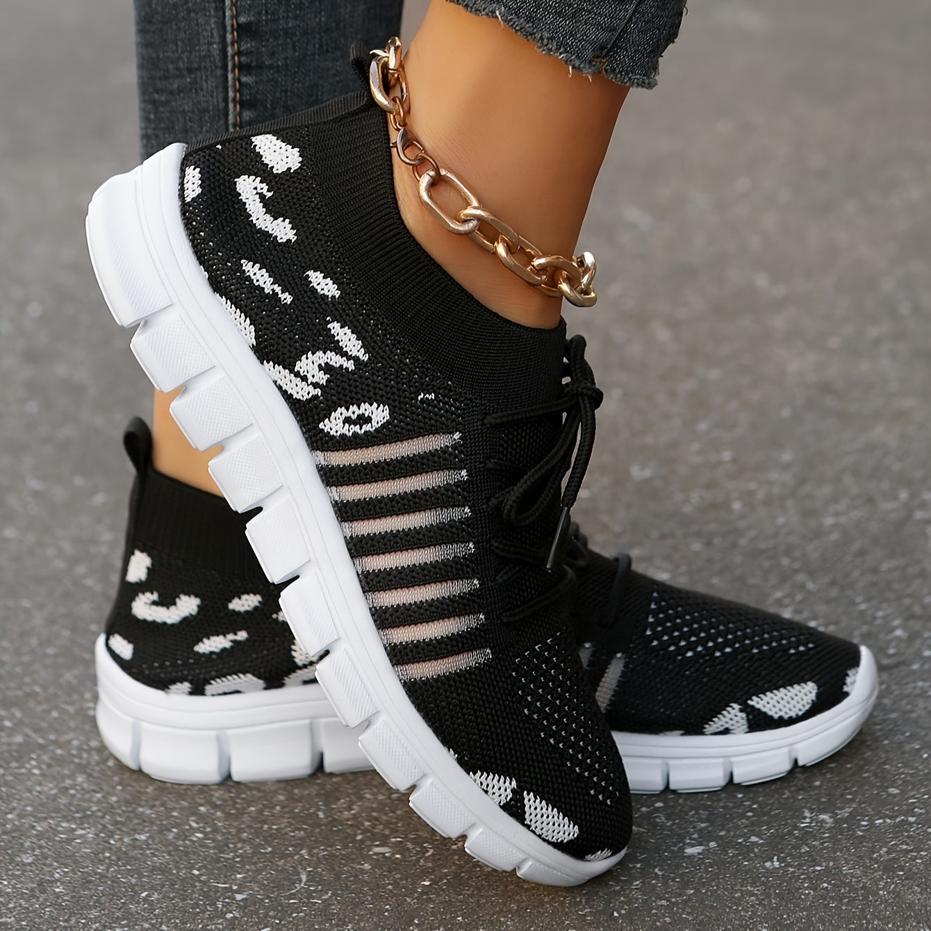 Leopard Pattern Lace Up Running Sneakers Lightweight And Breathable