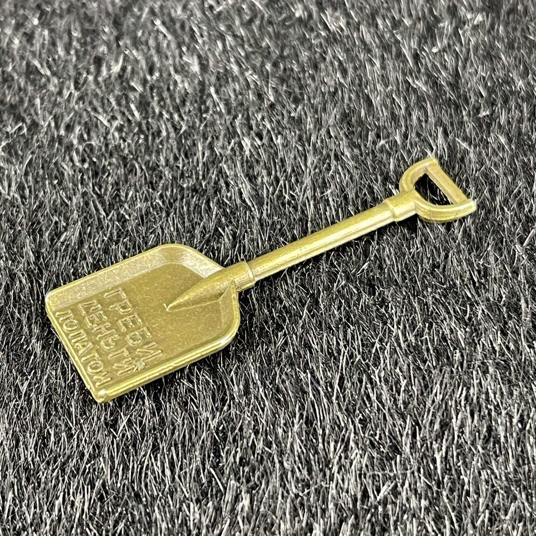 2pcs Metal Shovel Keychain Pendant Retro Bronze DIY Bracelet Accessories