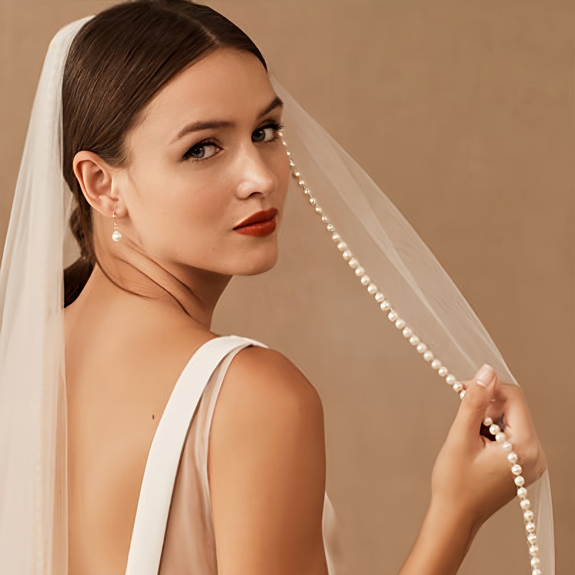 Exaggerated Large Pearl Edge Bridal Veil with Drape