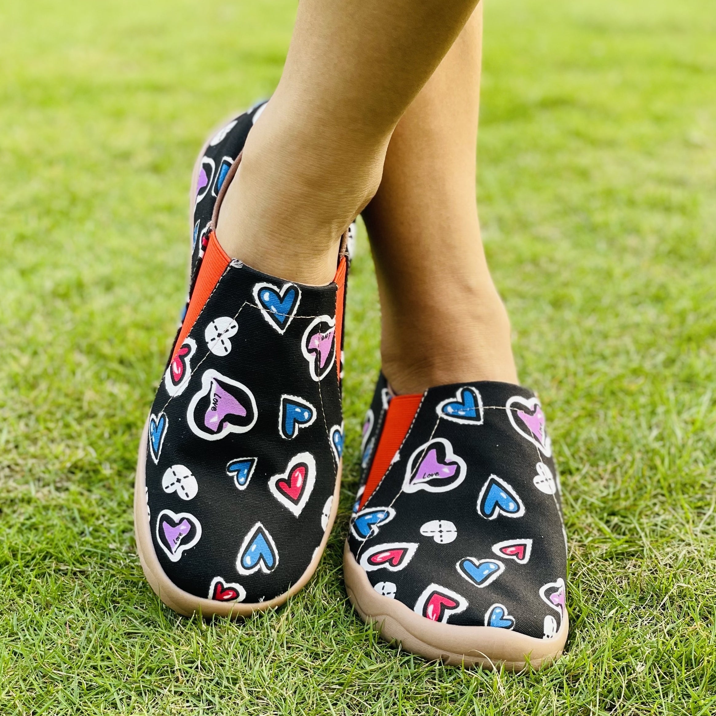 Women's Heart Pattern Slip On Lightweight Travel Shoes