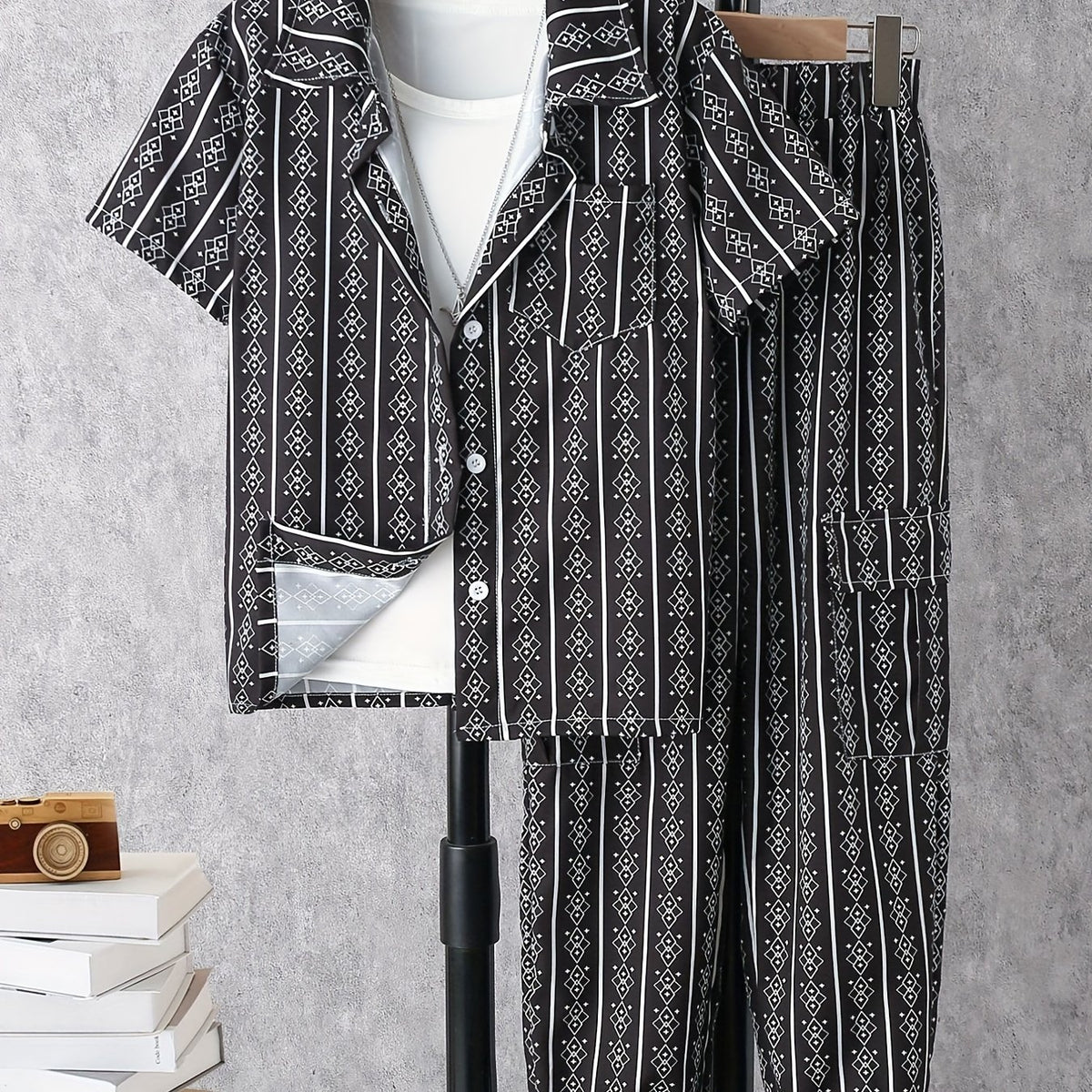 Boy's Geometric Print 2pc Shirt & Pants Set
