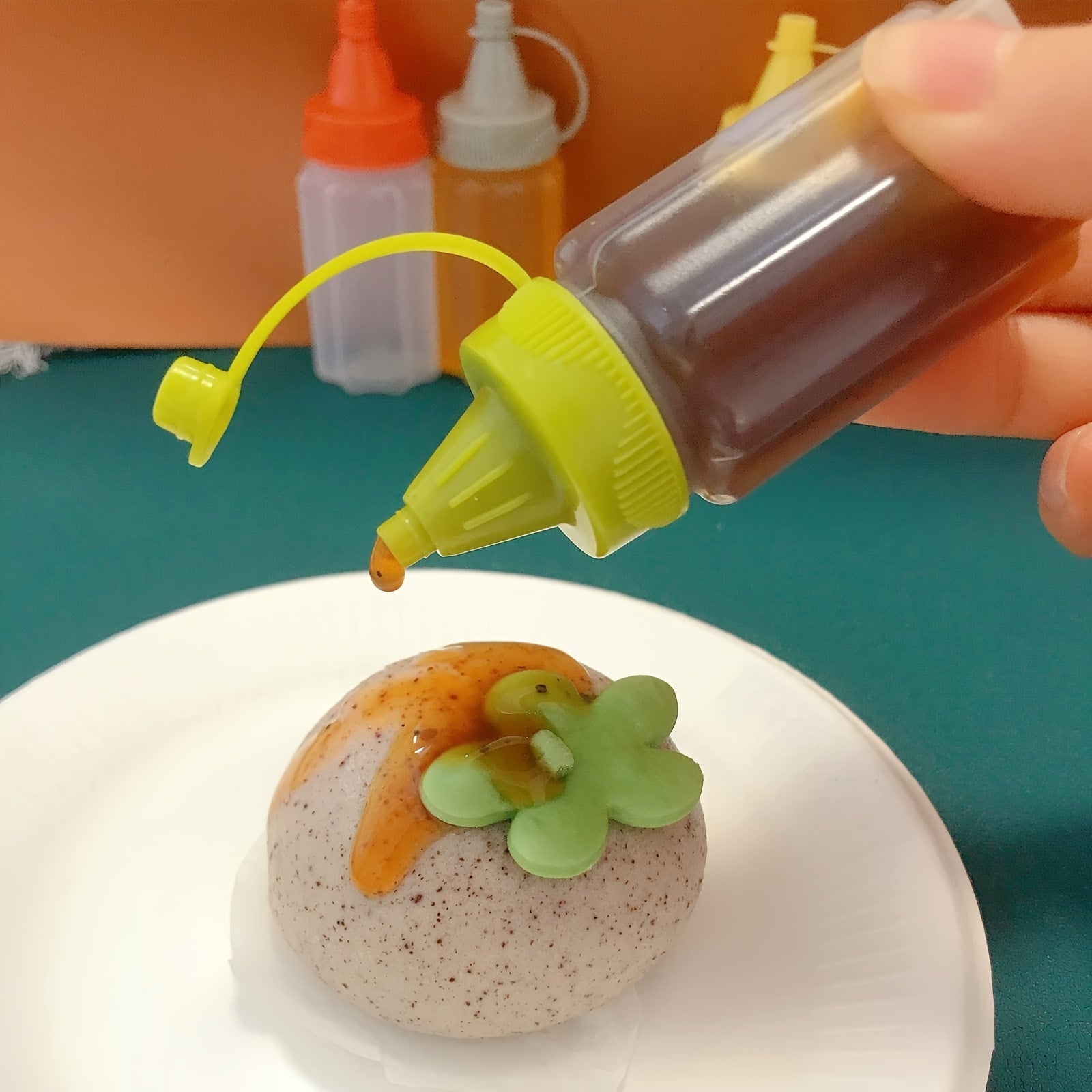 4Pcs Mini Squeeze Bottles Refillable Condiment Dispenser with Flip Top