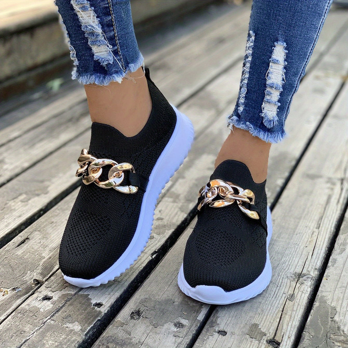 Women's Mesh Breathable Shoes with Metal Chain Lightweight Outdoor Walking Shoes