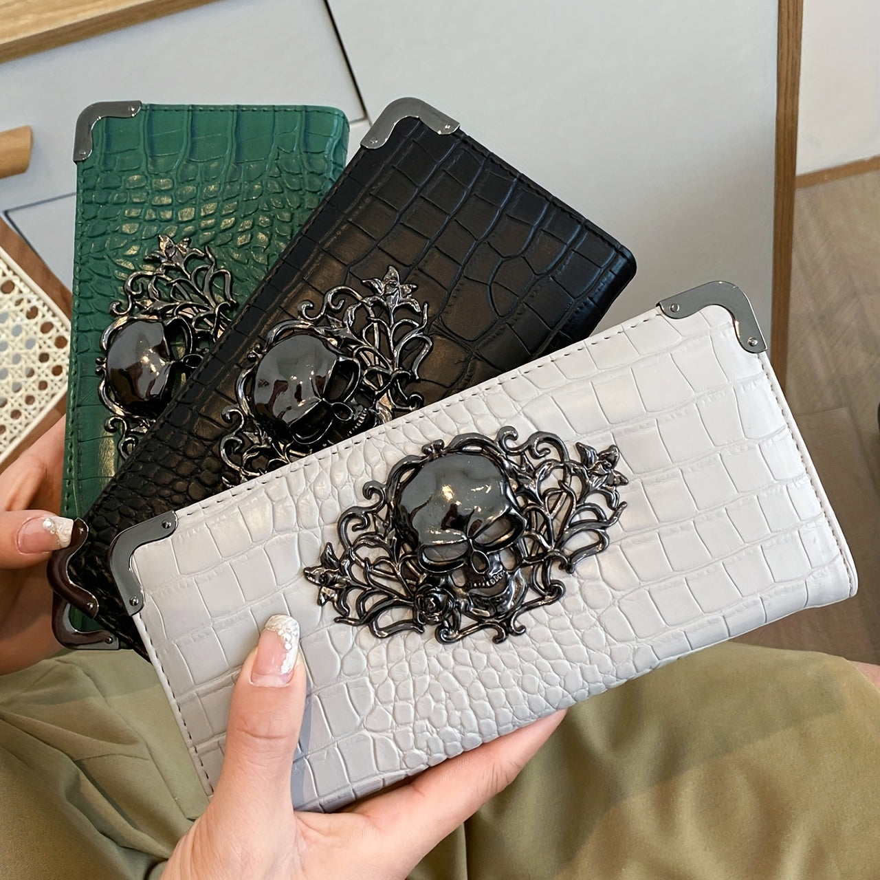 Crocodile Pattern Wallet Faux Leather Credit Card Organizer with Skull Decor