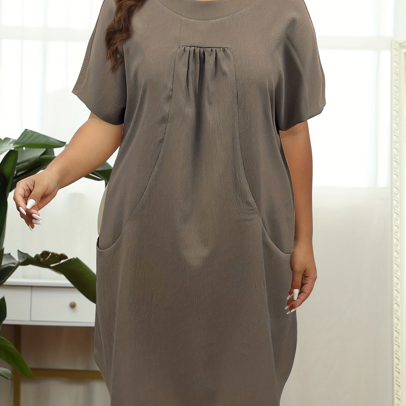  Solid Short Sleeve Round Neck Ruched Dress