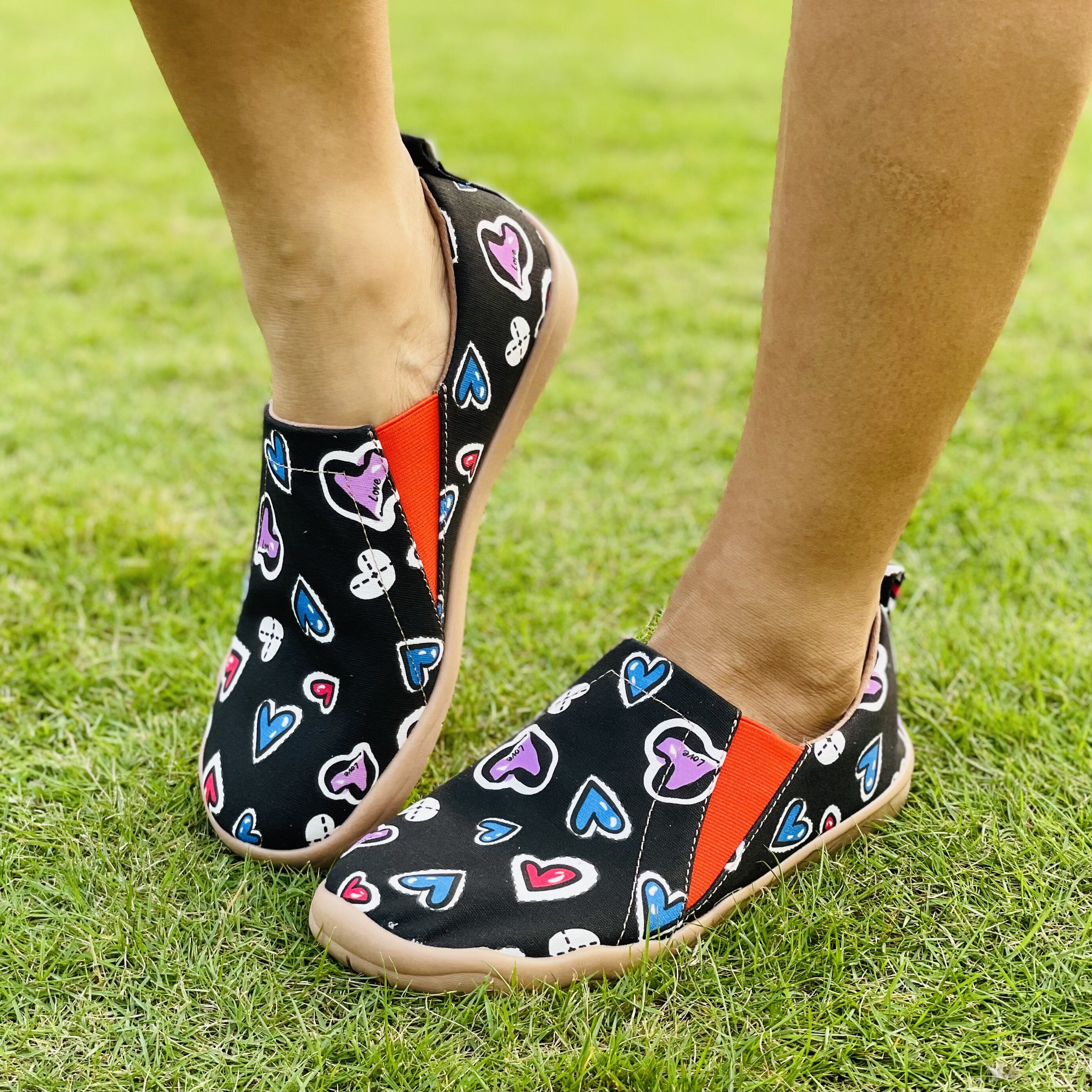 Women's Heart Pattern Slip On Lightweight Travel Shoes
