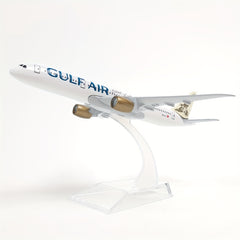 Boeing 787 Cathay Gulf Air 1:400 DieCast Model Kit