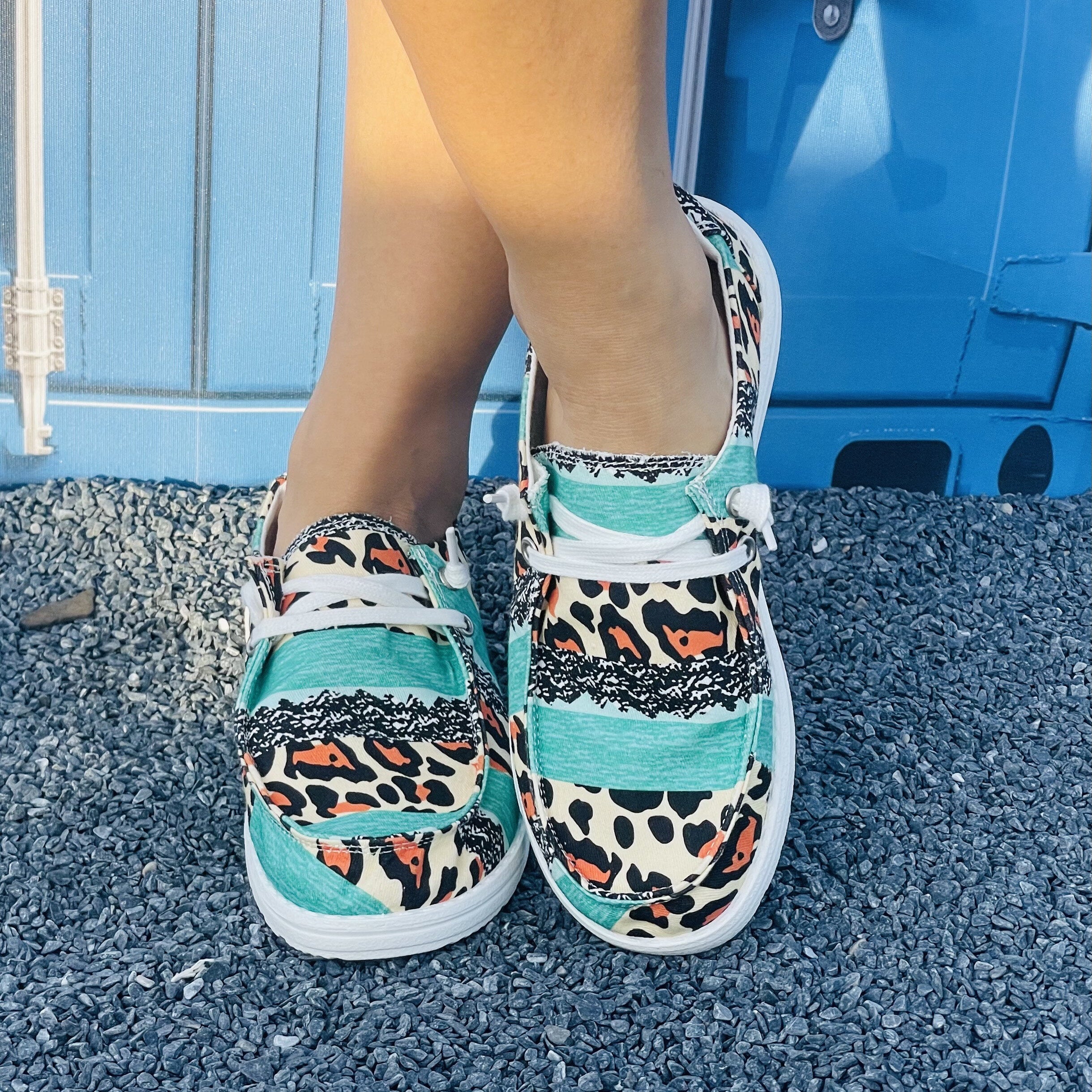 Leopard Pattern Slip On Canvas Shoes Round Toe Lightweight Casual Travel Shoes