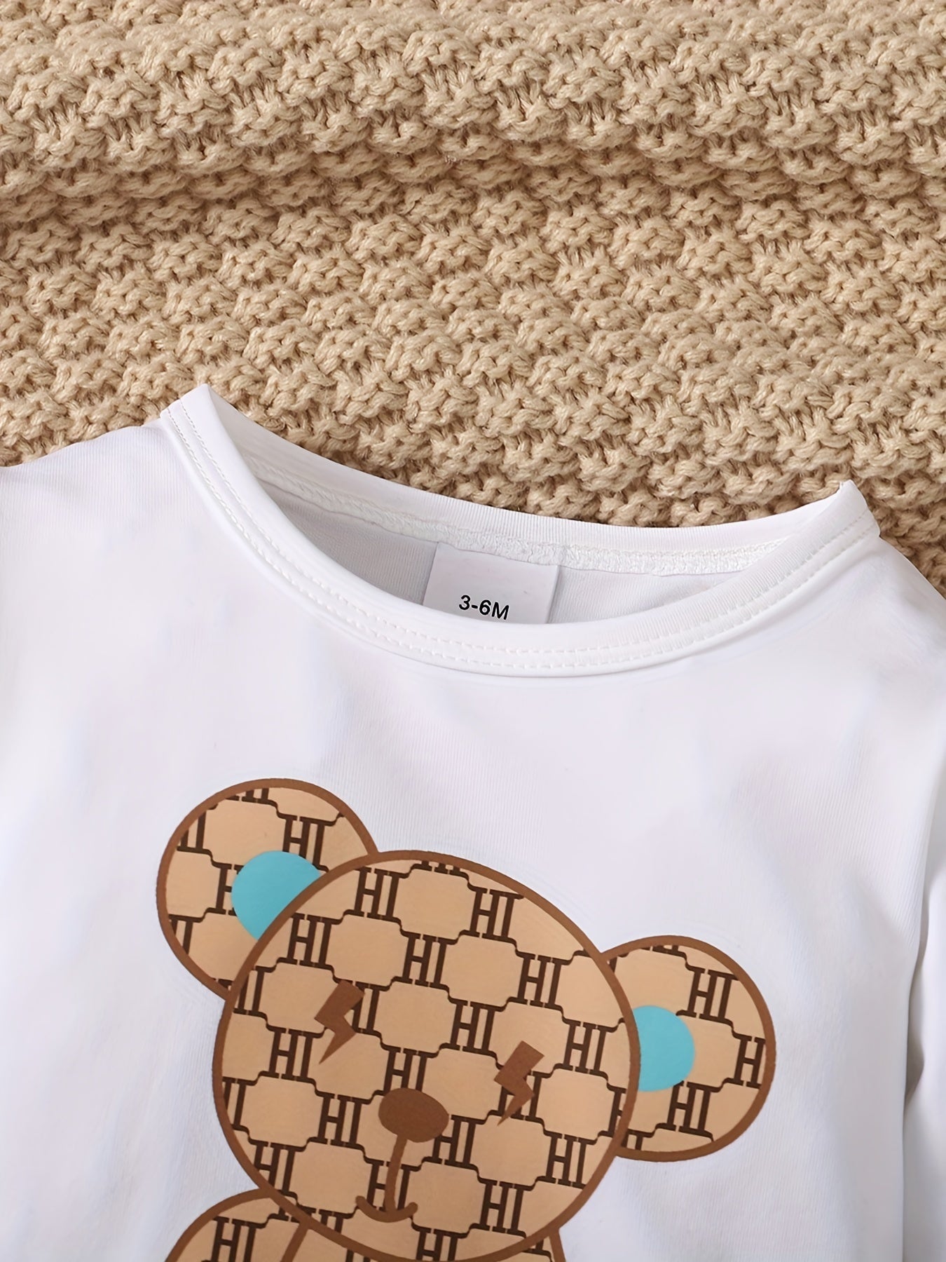 2pcs Baby Boy Bear Graphic Long-sleeved Plaid Trousers Set