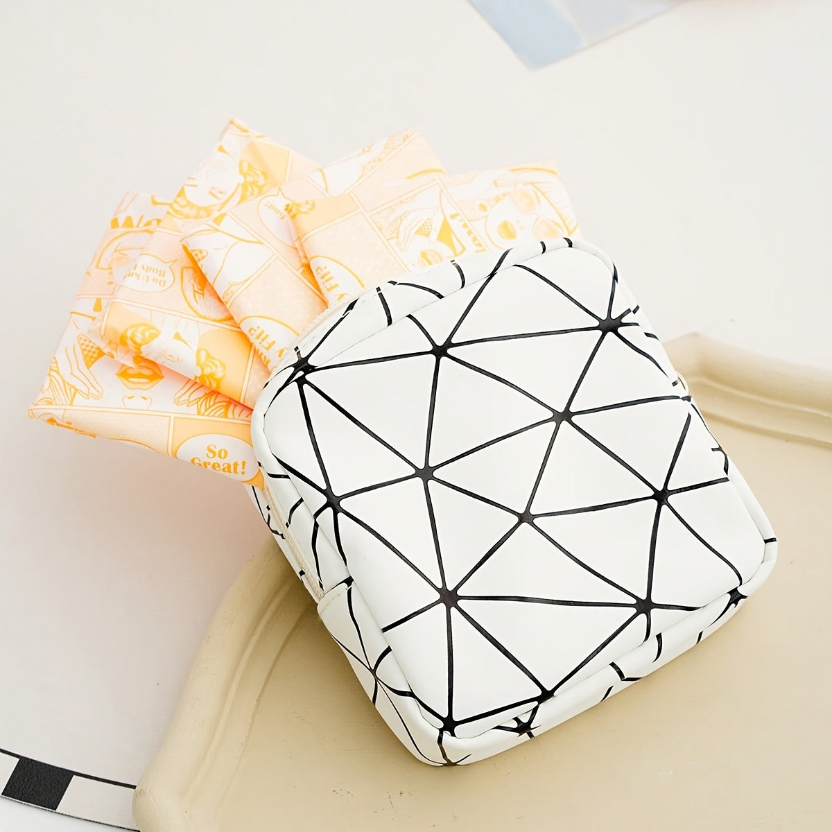 Geometric Pattern Sanitary Napkin Storage Bag Portable Carry On Pouch