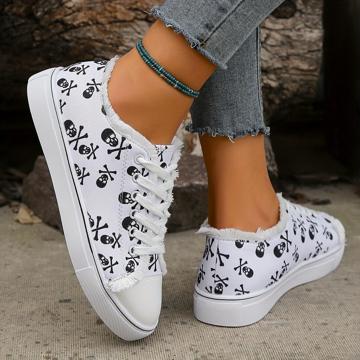 Women's Skull Pattern Canvas Shoes Lace Up Low Round Toe Non slip Outdoor Shoes
