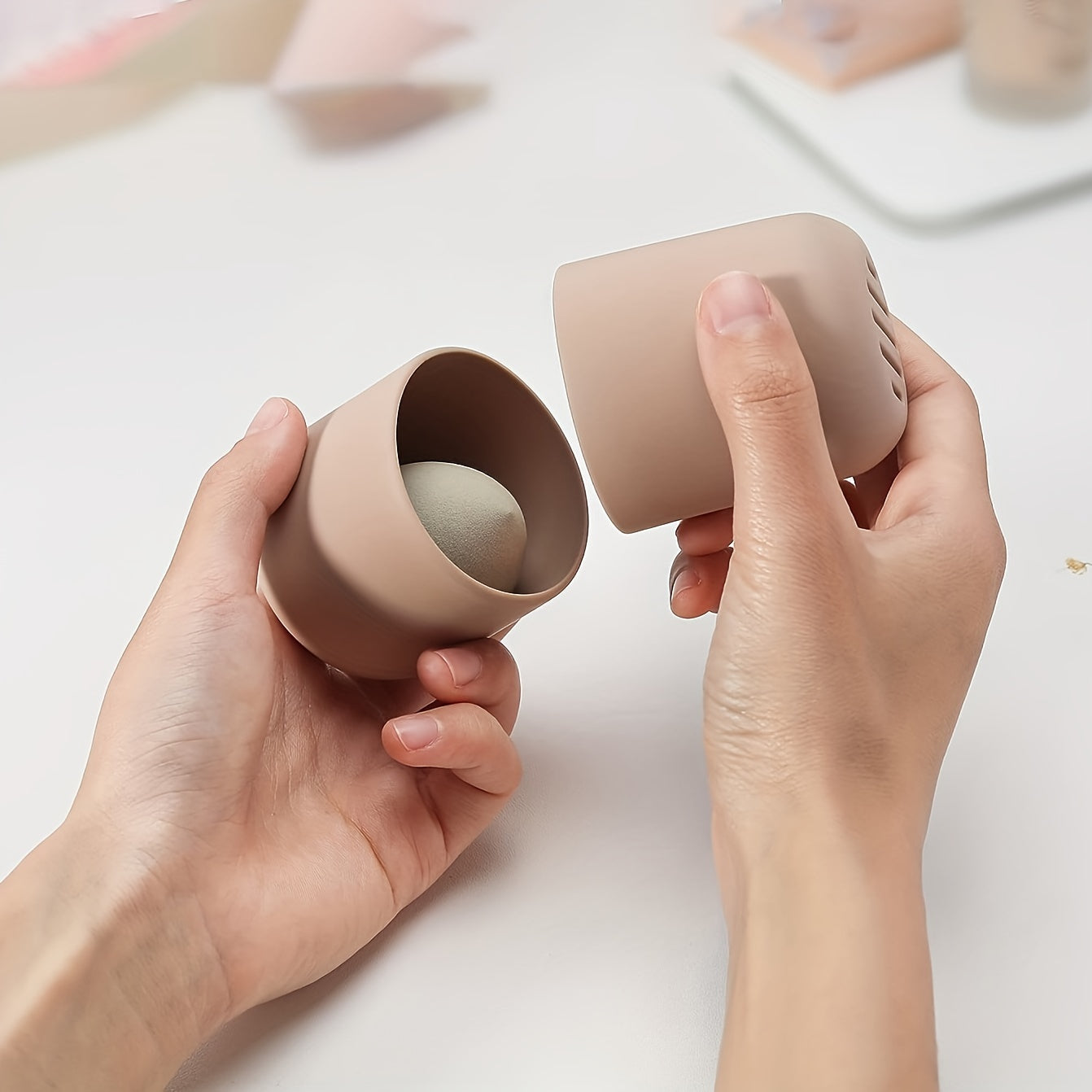 Makeup Sponge Holder Silicone Travel Case Cosmetic Blender Storage Container