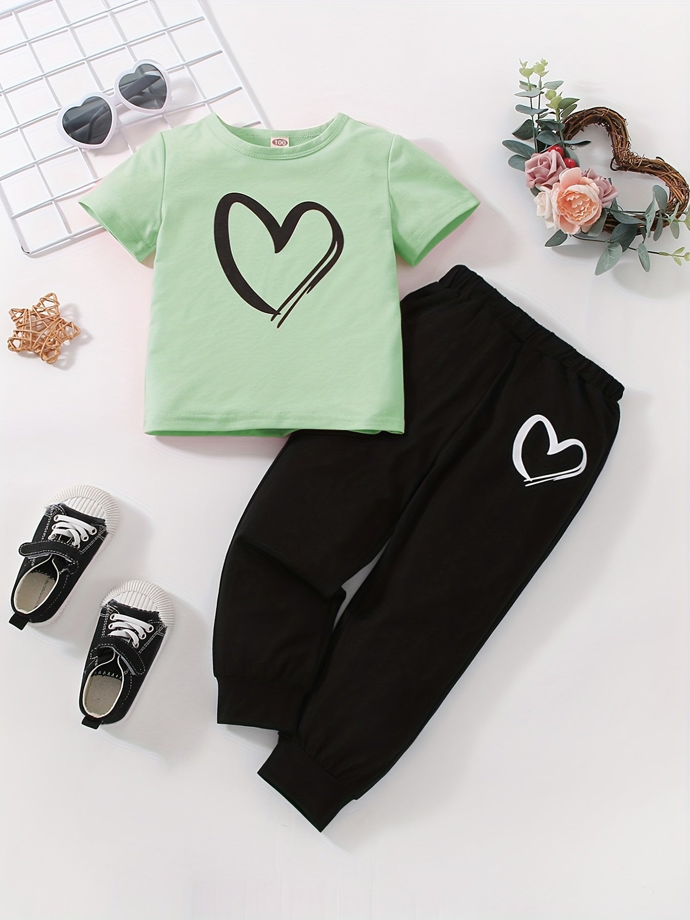 Girls Heart Print Short Sleeve T shirt & Sweatpants Set
