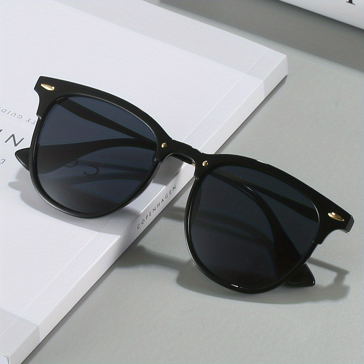 Retro Round Sunglasses Vintage Rivet UV400 Sun Shades For Men Women