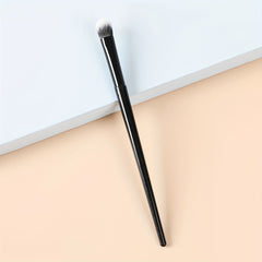 Cruelty Synthetic Eyeshadow Brush for Precision Application