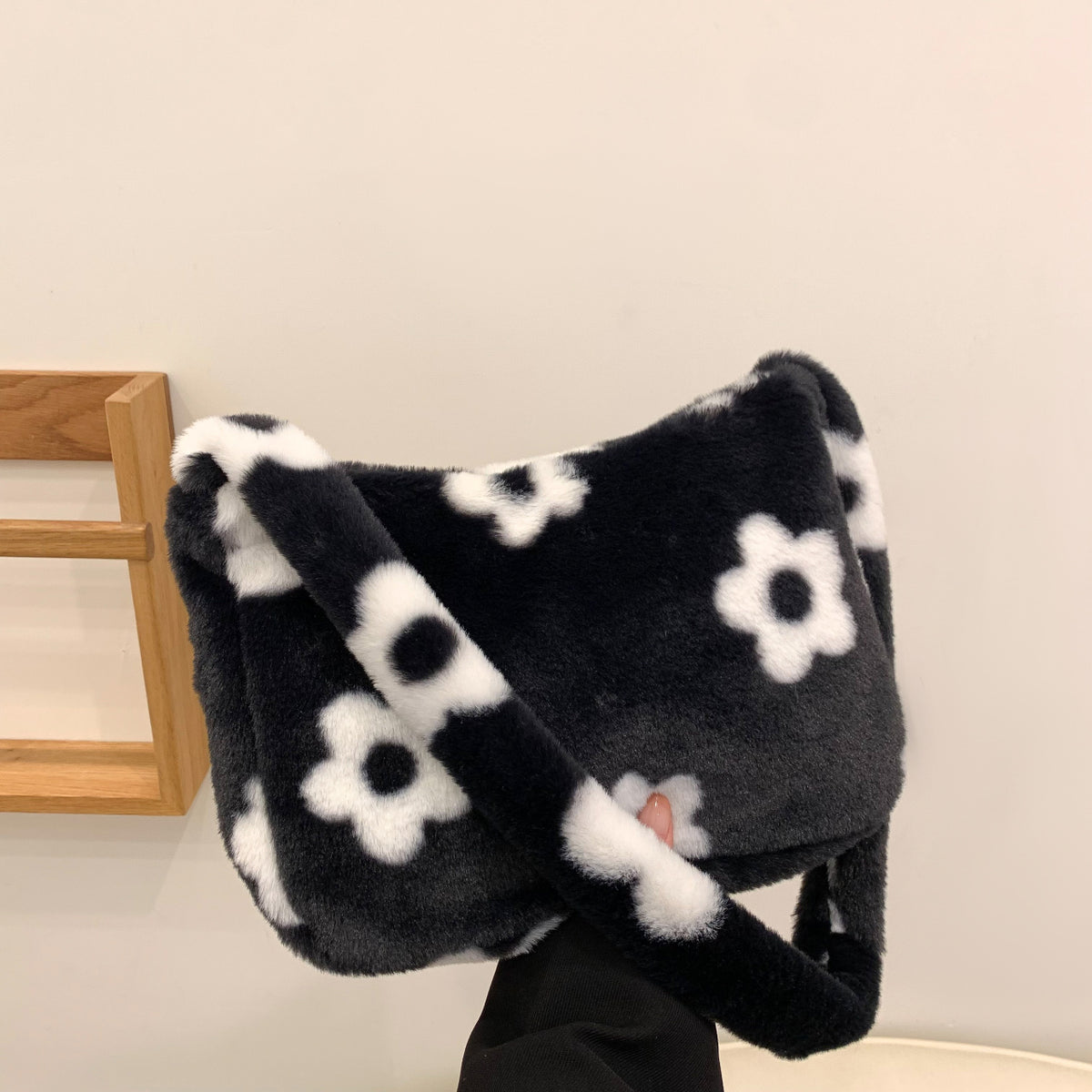 Flower Graphic Plush Shoulder Bag Large Capacity Casual Hand Bag