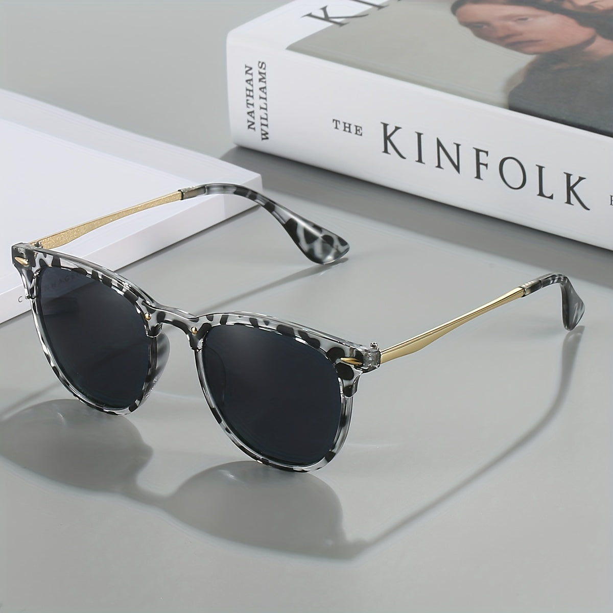 Retro Round Sunglasses Vintage Rivet UV400 Sun Shades For Men Women