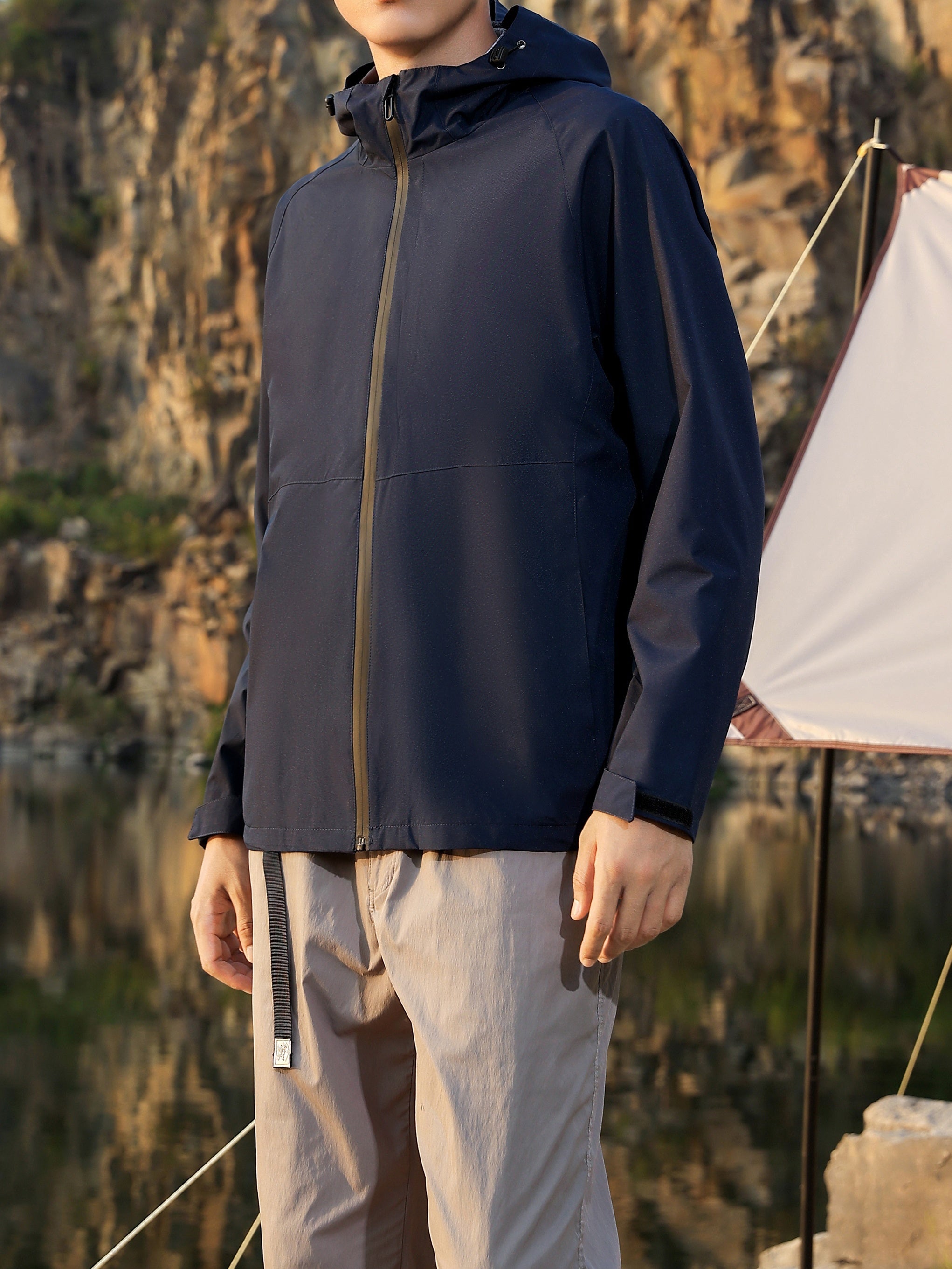 Men's Soft Shell Jacket with Zipper Pockets & Hood