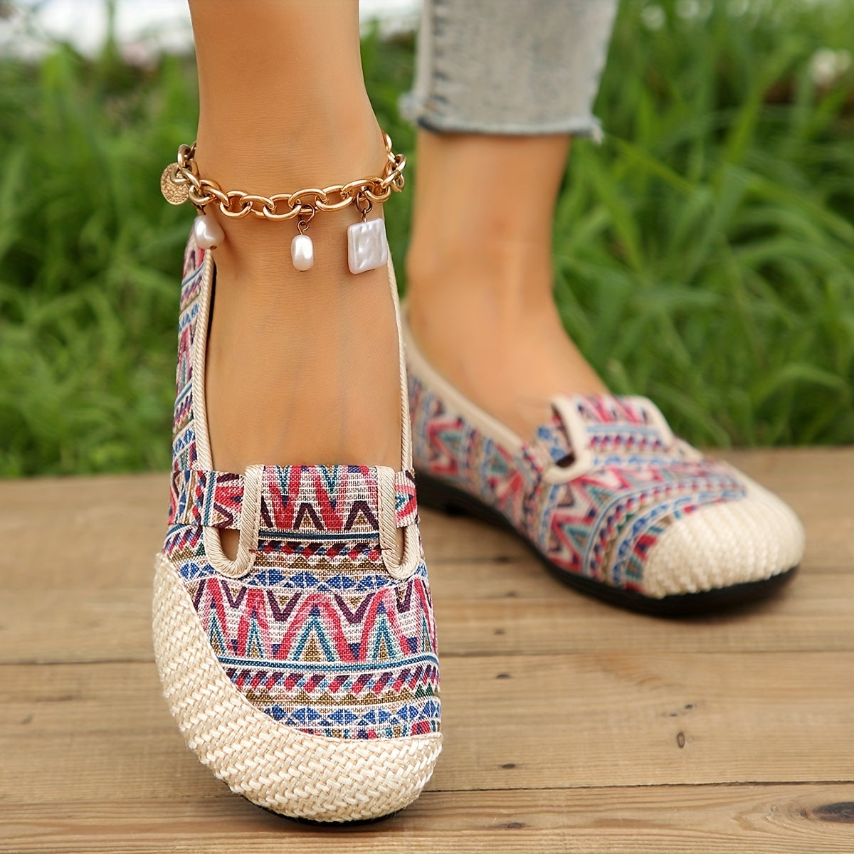 Red Geometric Pattern Flat Shoes Slip On Outdoor Lightweight Low Top Shoes
