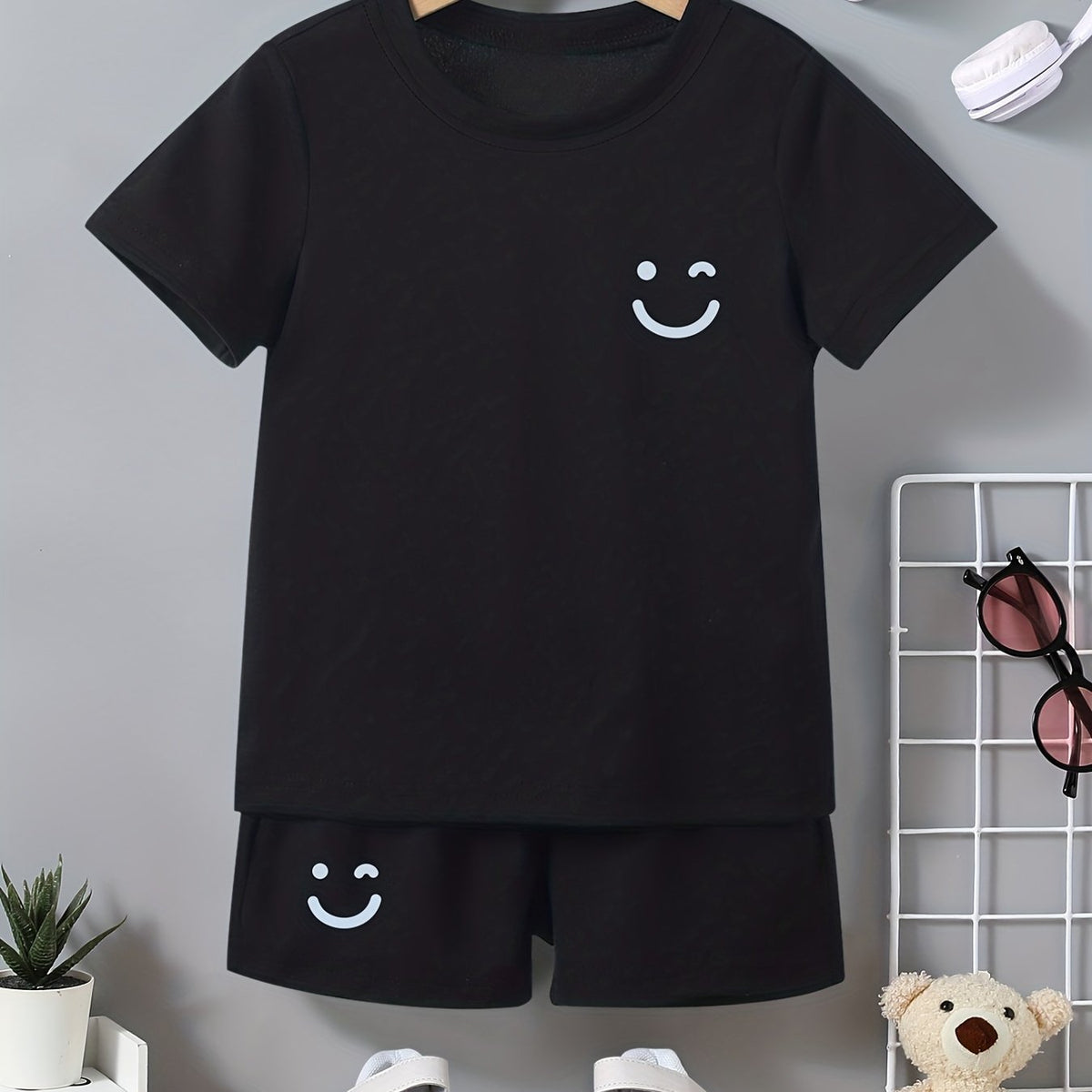 2pcs Boys Funny Face T-shirt & Shorts Set for Summer